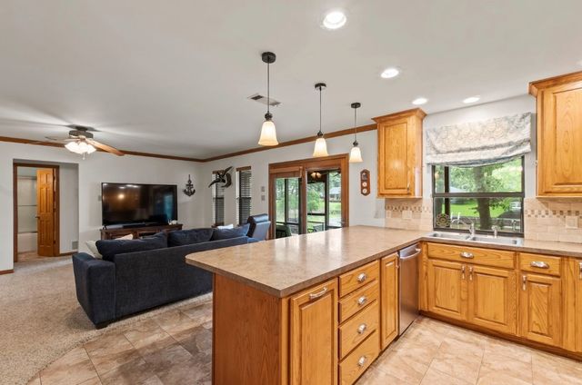 120 Los Peces, Gun Barrel City, TX 75156
