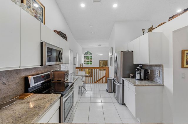 7336 LAKE MEADOW Way 202, Boynton Beach, FL 33437