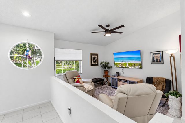 7336 LAKE MEADOW Way 202, Boynton Beach, FL 33437