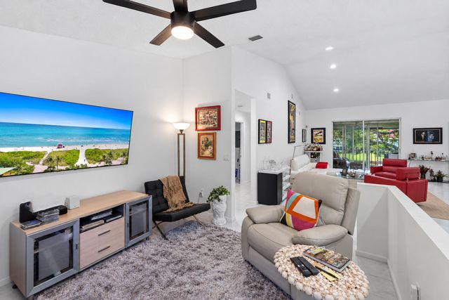 7336 LAKE MEADOW Way 202, Boynton Beach, FL 33437