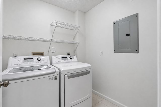 7336 LAKE MEADOW Way 202, Boynton Beach, FL 33437