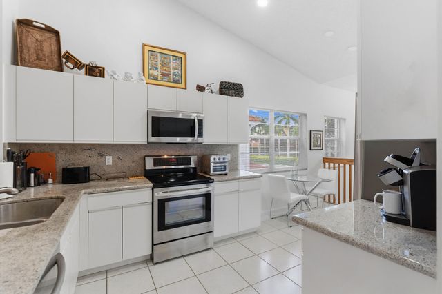 7336 LAKE MEADOW Way 202, Boynton Beach, FL 33437