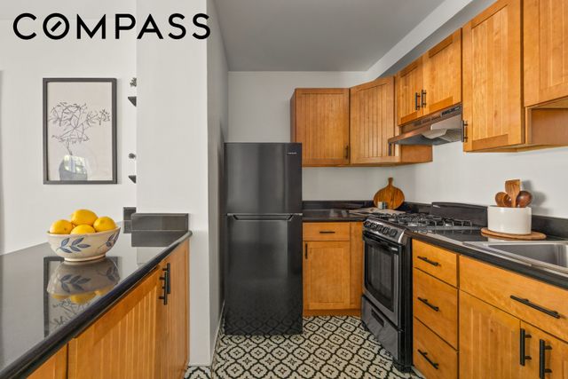 245 E 35th St Apt 3A, New York City, NY 10016
