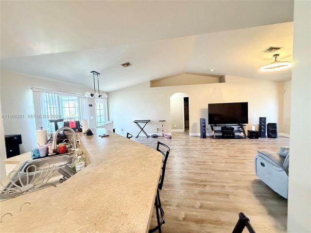 3625 NE 19 Place, Cape Coral, FL 33909