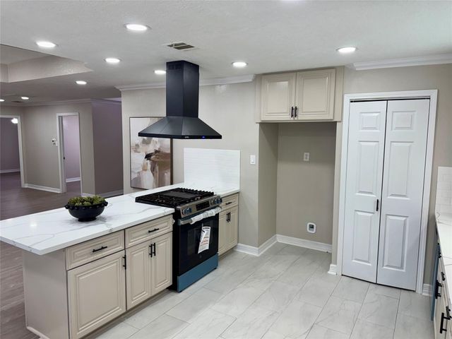 7306 Log Hollow Drive, Houston, TX 77040