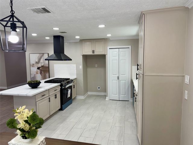 7306 Log Hollow Drive, Houston, TX 77040