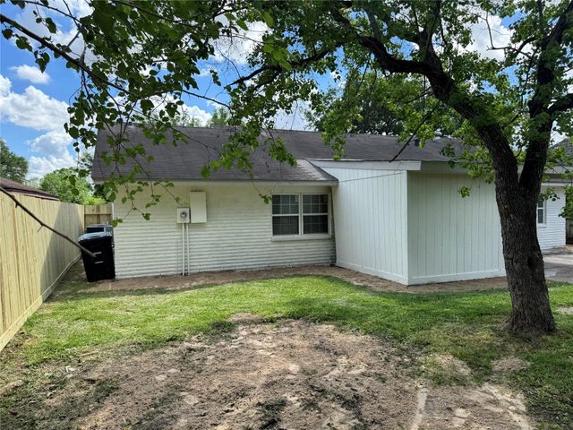 7306 Log Hollow Drive, Houston, TX 77040