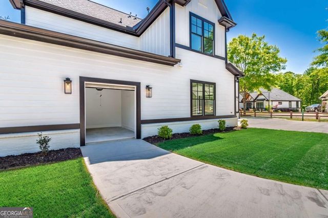6004 Hemingway Lane, Gainesville, GA 30506