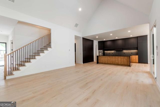 6004 Hemingway Lane, Gainesville, GA 30506