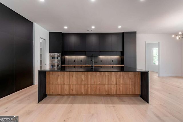 6004 Hemingway Lane, Gainesville, GA 30506
