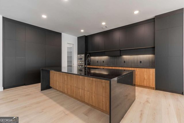 6004 Hemingway Lane, Gainesville, GA 30506