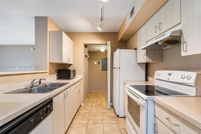 11133 SW 8th St 104, Pembroke Pines, FL 33025