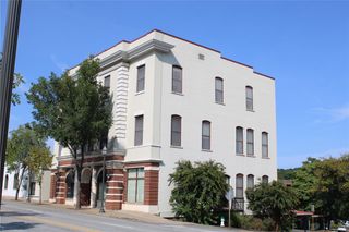 2 N College Avenue, Fayetteville, AR 72701