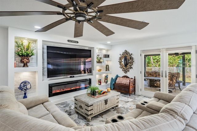 6907 W CREEK DRIVE, Tampa, FL 33615