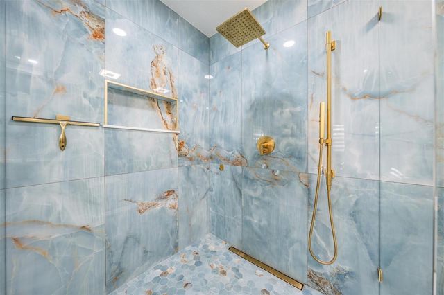 6907 W CREEK DRIVE, Tampa, FL 33615