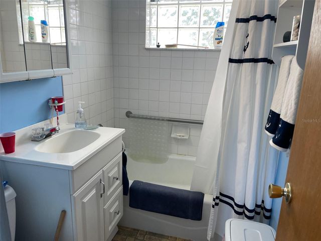 5833 MCKEE LAKE DRIVE N, St Petersburg, FL 33709