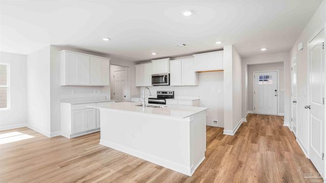 2063 Wiregrass St, Navarre, FL 32566