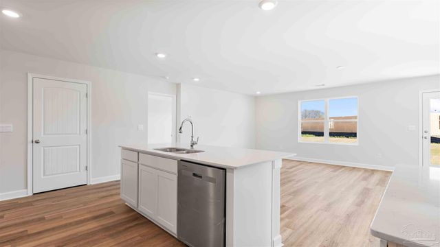 2063 Wiregrass St, Navarre, FL 32566