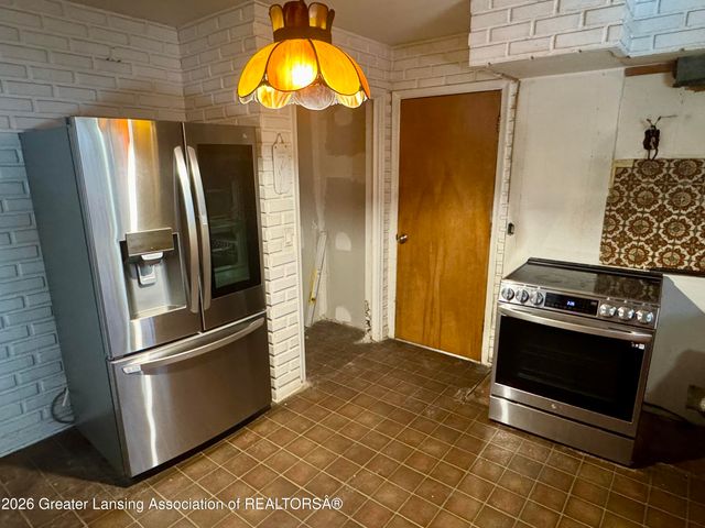 3824 Schlee Street, Lansing, MI 48910