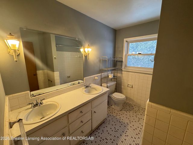 3824 Schlee Street, Lansing, MI 48910