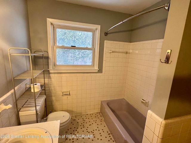 3824 Schlee Street, Lansing, MI 48910