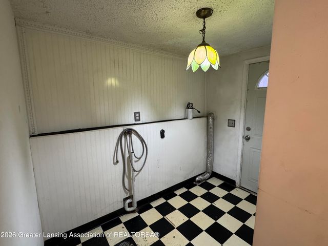 3824 Schlee Street, Lansing, MI 48910