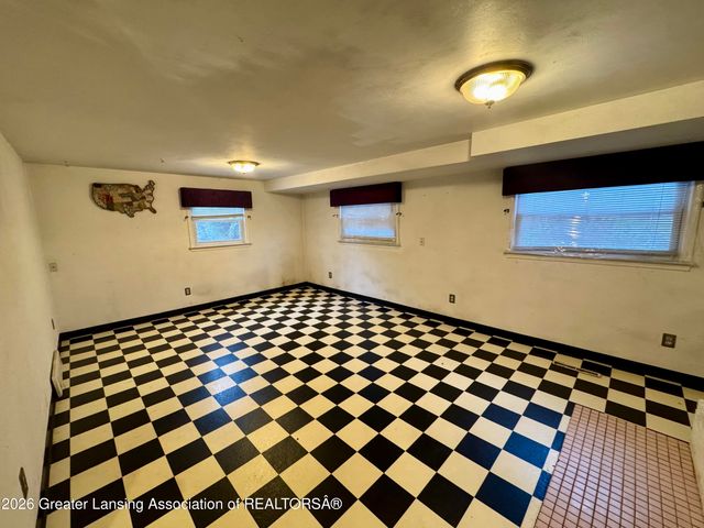 3824 Schlee Street, Lansing, MI 48910