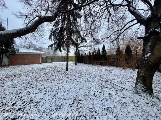 3824 Schlee Street, Lansing, MI 48910