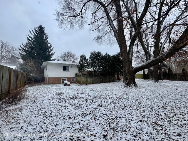 3824 Schlee Street, Lansing, MI 48910