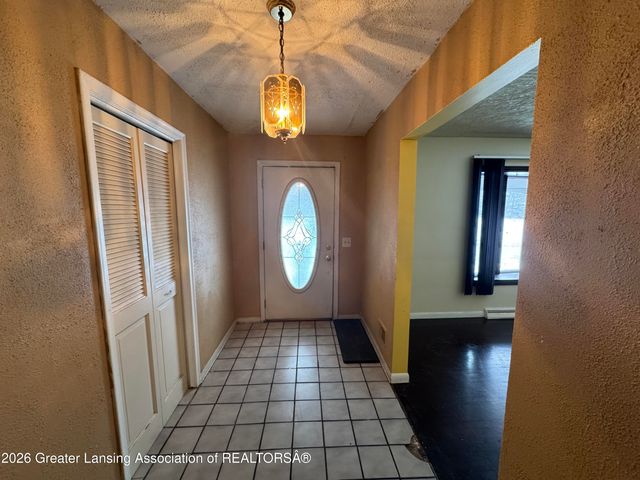 3824 Schlee Street, Lansing, MI 48910