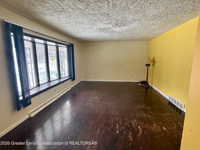 3824 Schlee Street, Lansing, MI 48910