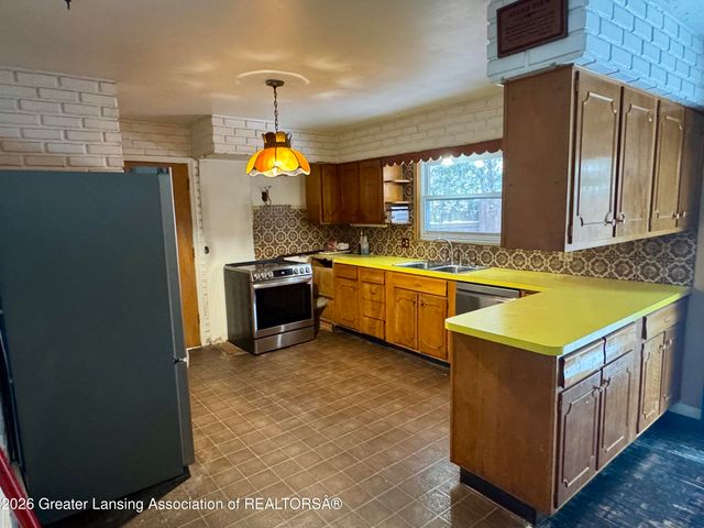 3824 Schlee Street, Lansing, MI 48910