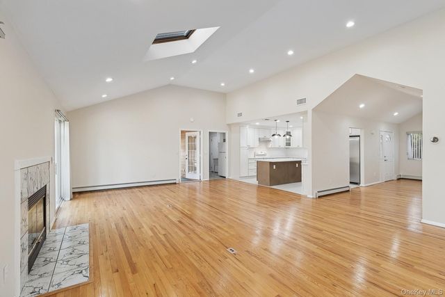 1 Woodview Way, Hampton Bays, NY 11946