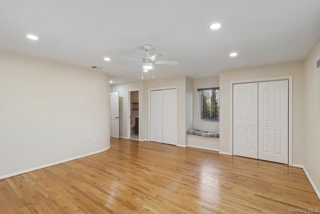 1 Woodview Way, Hampton Bays, NY 11946