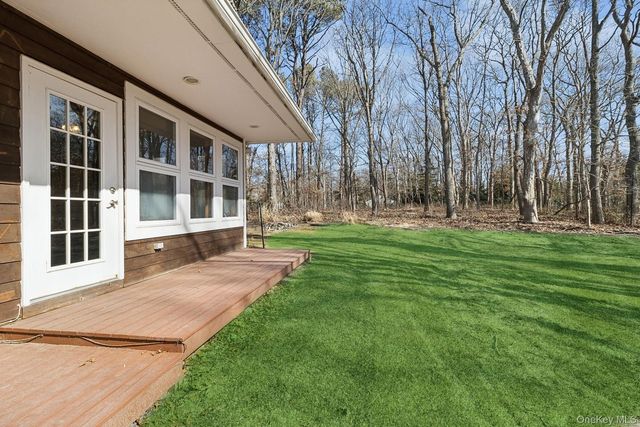1 Woodview Way, Hampton Bays, NY 11946