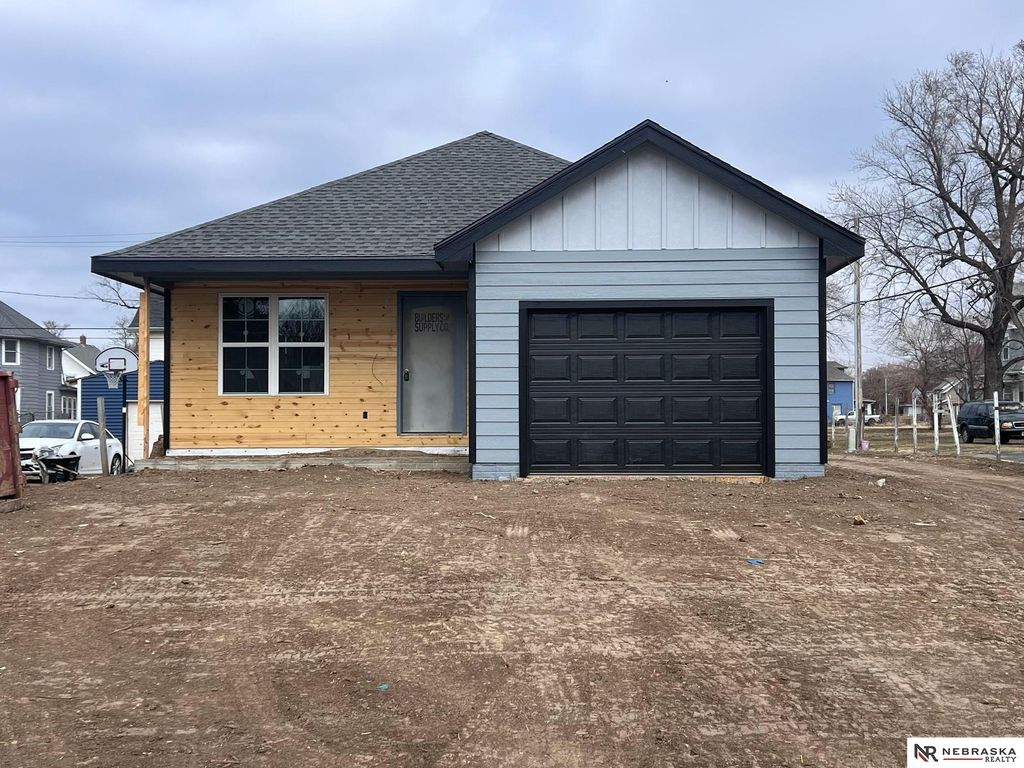 2607 Spencer Street, Omaha, NE 68111