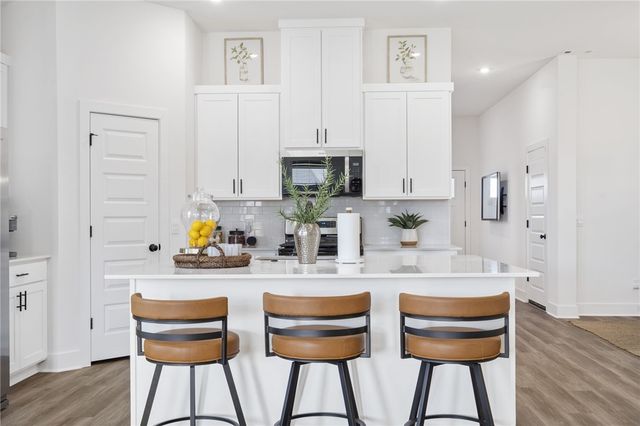 450 W Canada Drive, Farmington, AR 72730