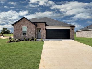 450 W Canada Drive, Farmington, AR 72730