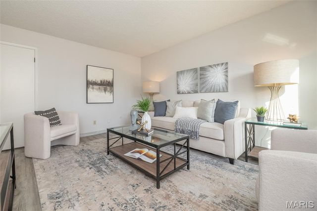 699 Fox Plains Drive, Florissant, MO 63034