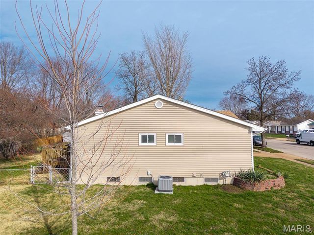 699 Fox Plains Drive, Florissant, MO 63034