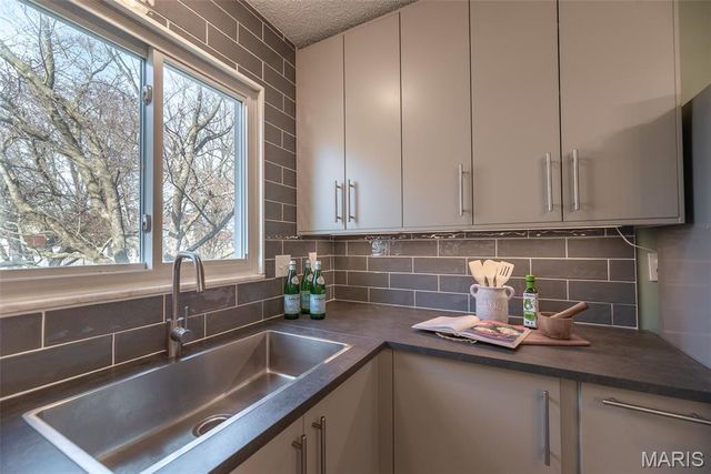 699 Fox Plains Drive, Florissant, MO 63034