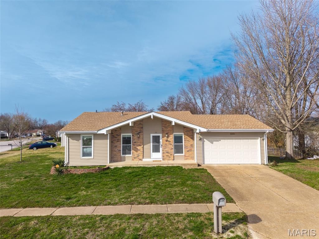 699 Fox Plains Drive, Florissant, MO 63034