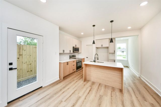 932 South Lane Unit A Lane, South Houston, TX 77088