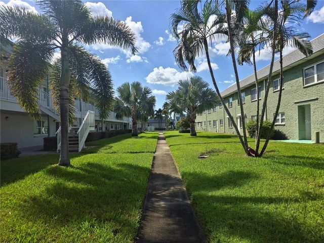 5267 81ST STREET N 5, St Petersburg, FL 33709