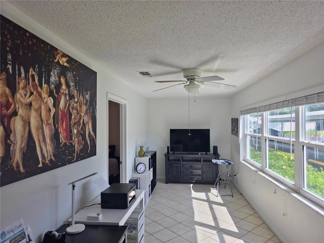 5267 81ST STREET N 5, St Petersburg, FL 33709