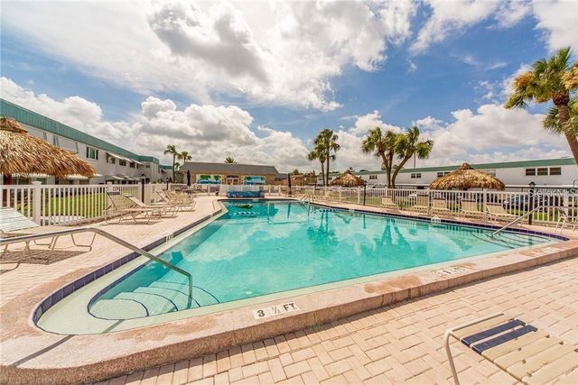 5267 81ST STREET N 5, St Petersburg, FL 33709