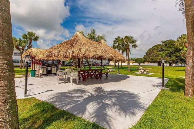 5267 81ST STREET N 5, St Petersburg, FL 33709