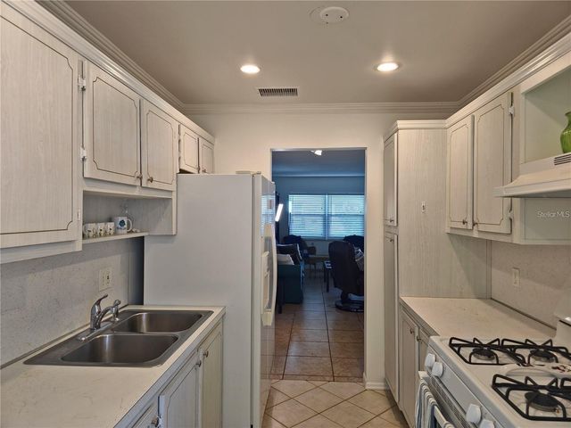 5267 81ST STREET N 5, St Petersburg, FL 33709