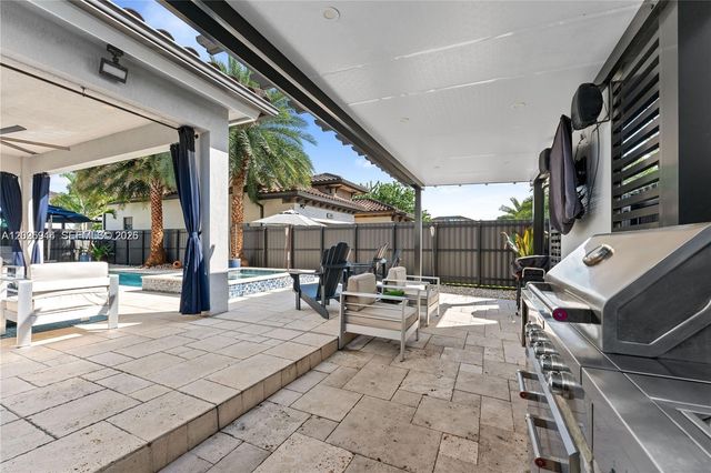 14856 SW 27th Ter, Miami, FL 33185