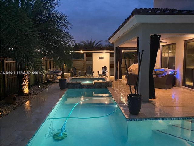 14856 SW 27th Ter, Miami, FL 33185